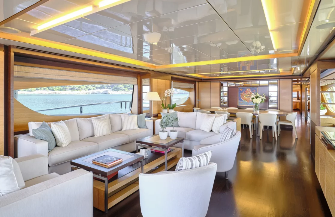 An image of Rini V yacht
