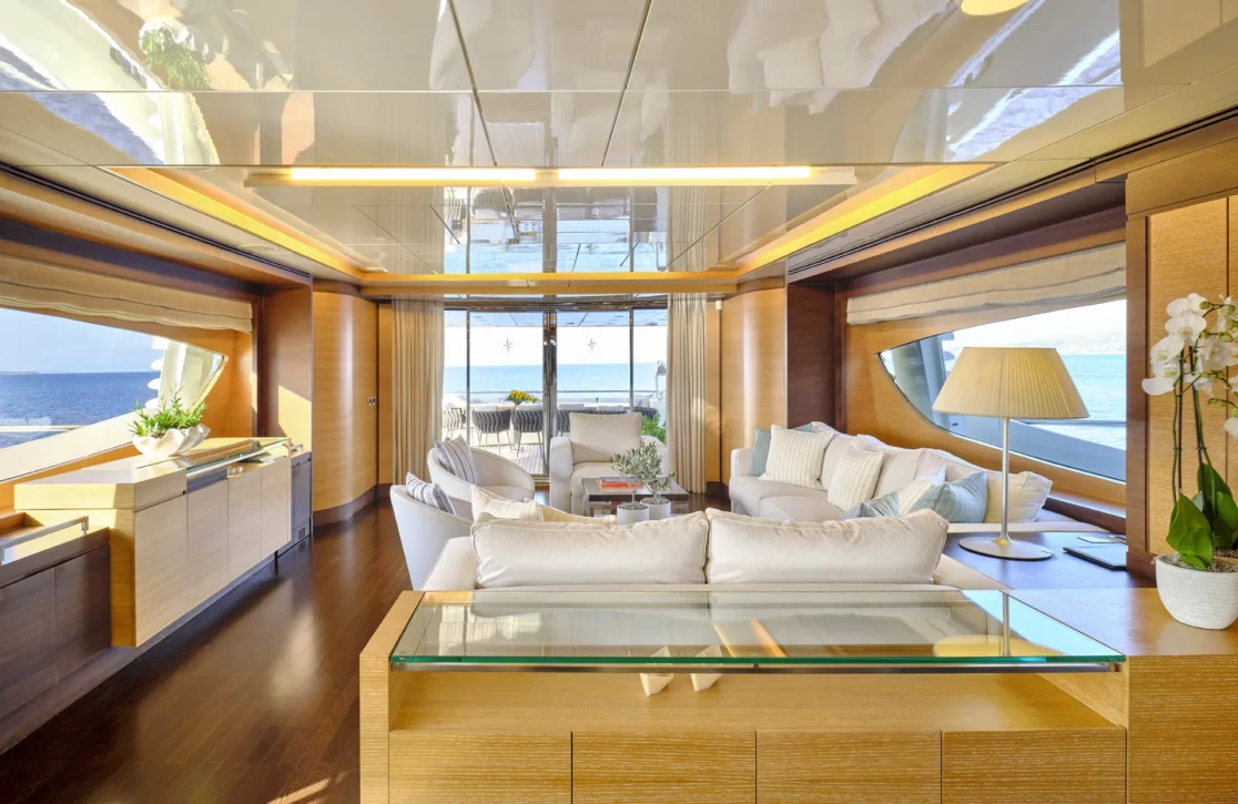 An image of Rini V yacht