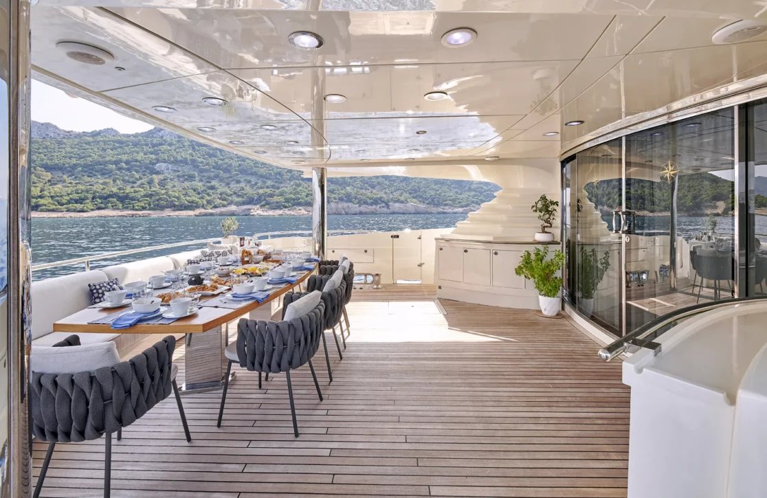 An image of Rini V yacht