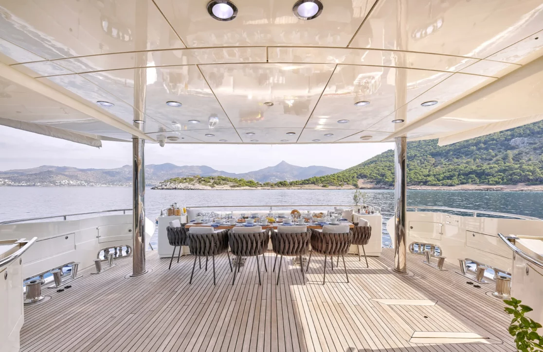 An image of Rini V yacht
