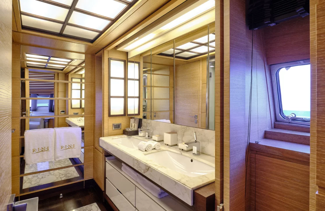 An image of Rini V yacht