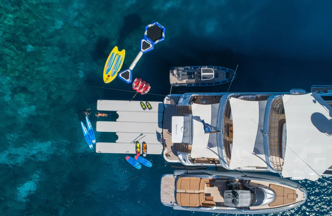An image of Driftwood yacht