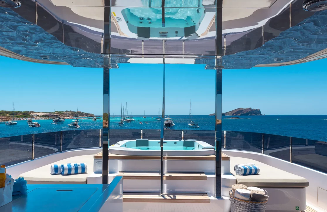 An image of Acqua yacht
