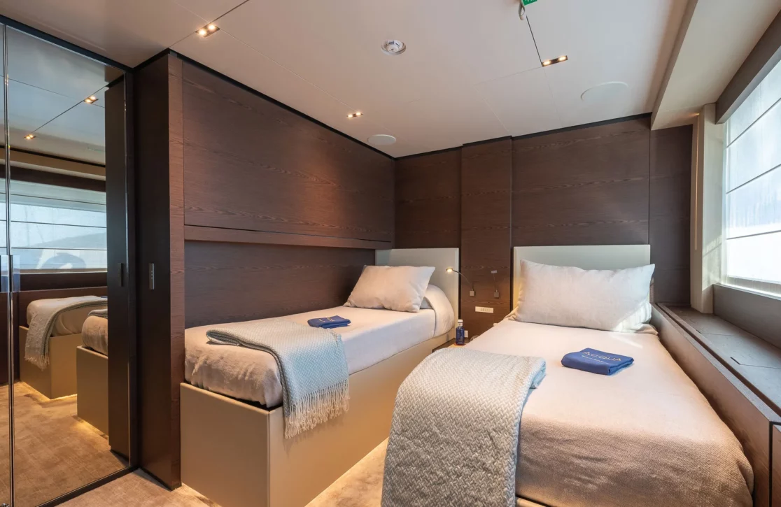 An image of Acqua yacht