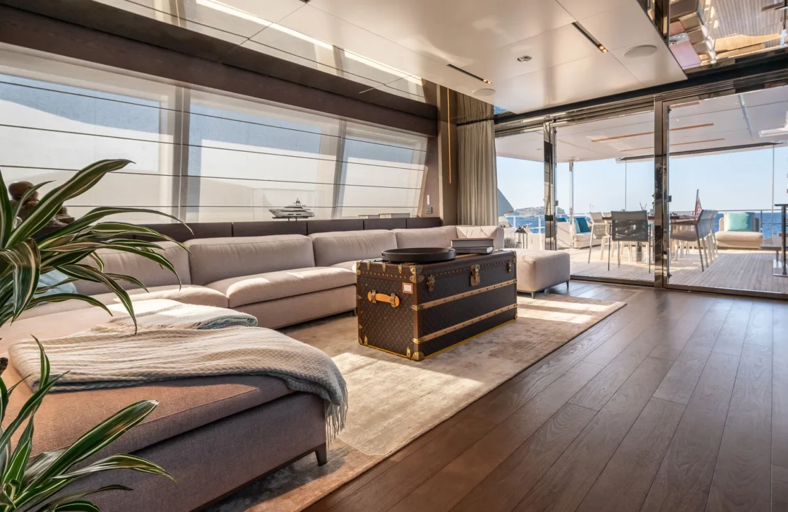An image of Acqua yacht