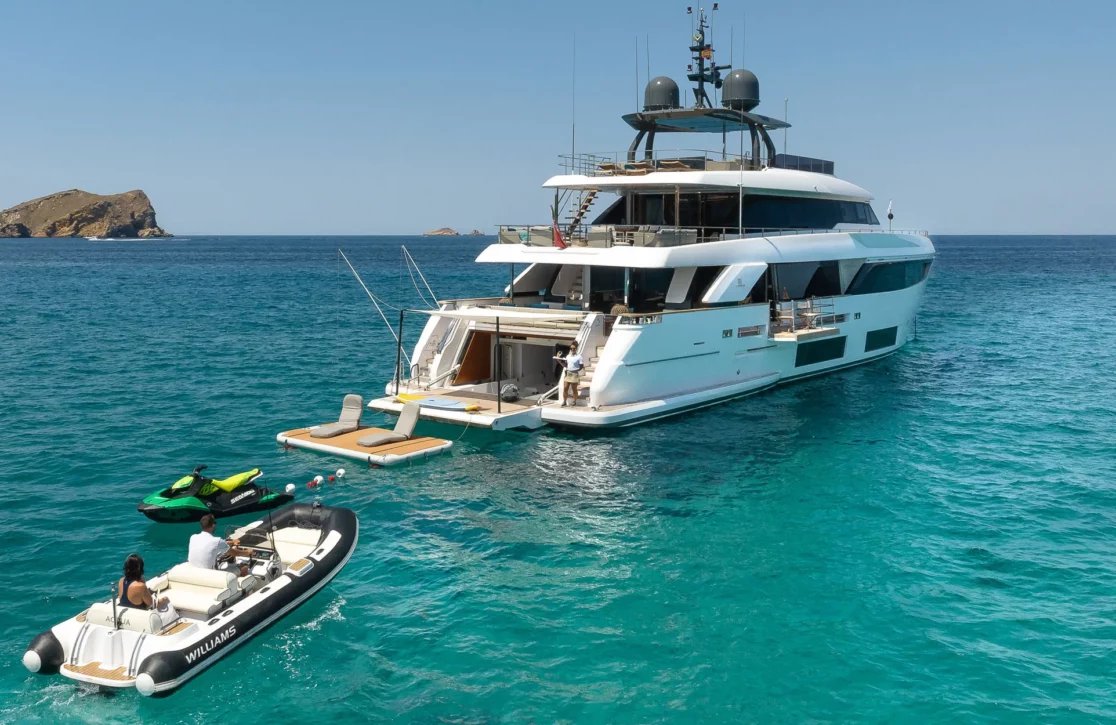 An image of Acqua yacht