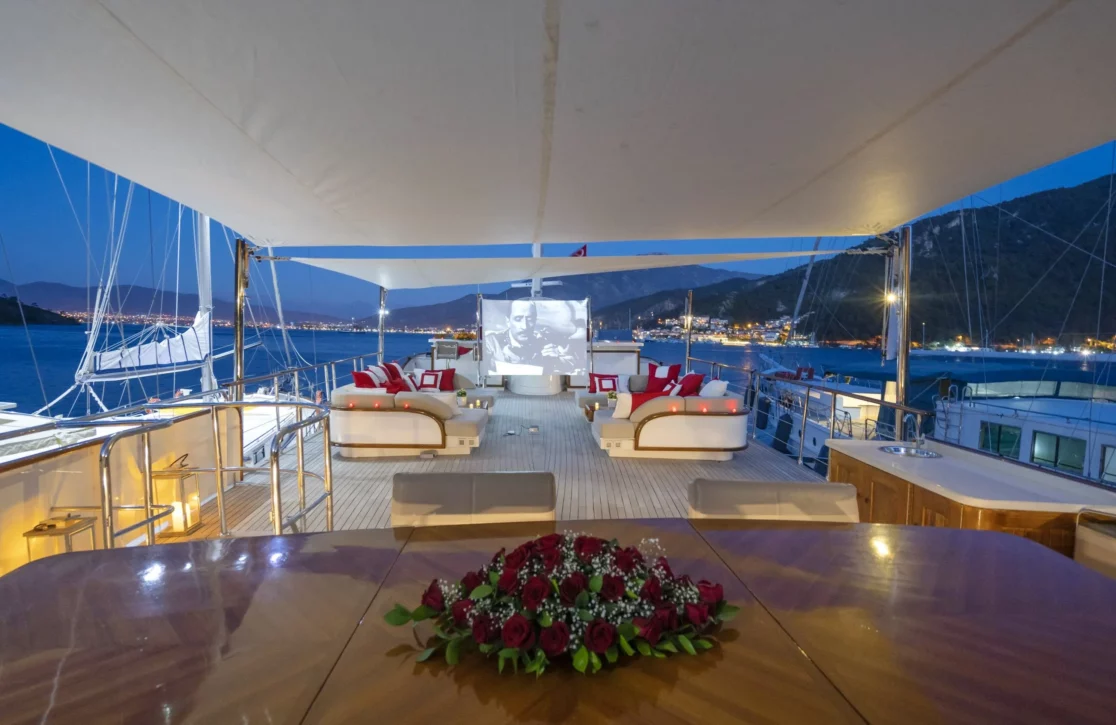 An image of Alhambra yacht