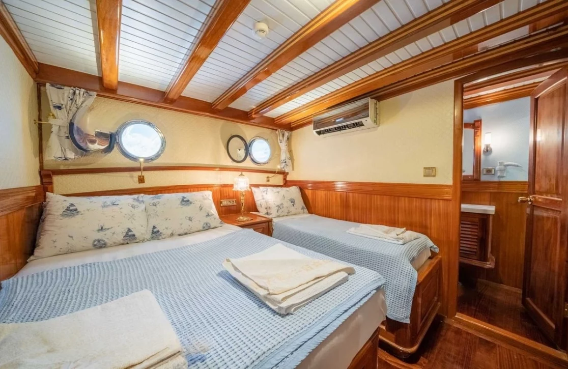 An image of Admiral yacht