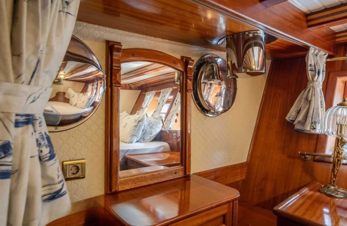 An image of Admiral yacht