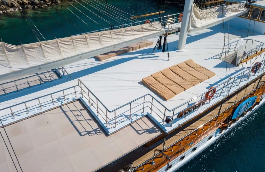 An image of Admiral yacht