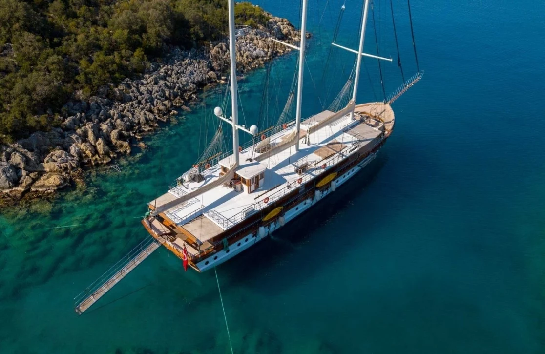 An image of Admiral yacht