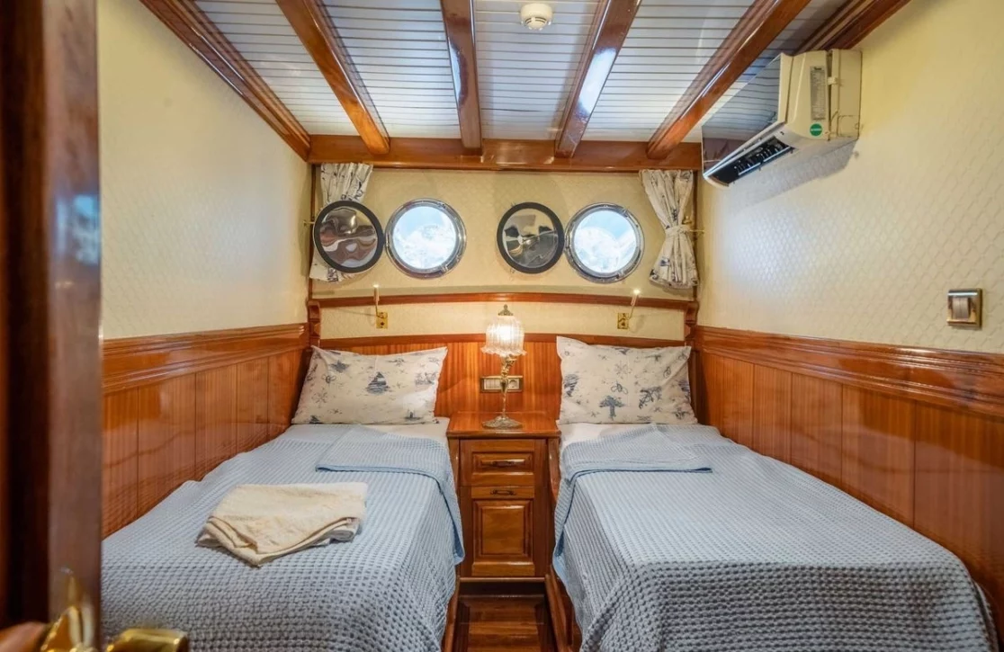 An image of Admiral yacht