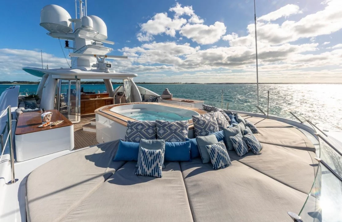 An image of Lind yacht