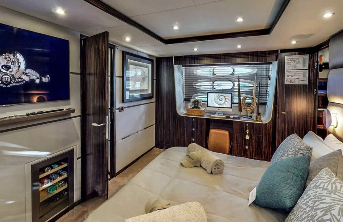An image of Ammonite yacht