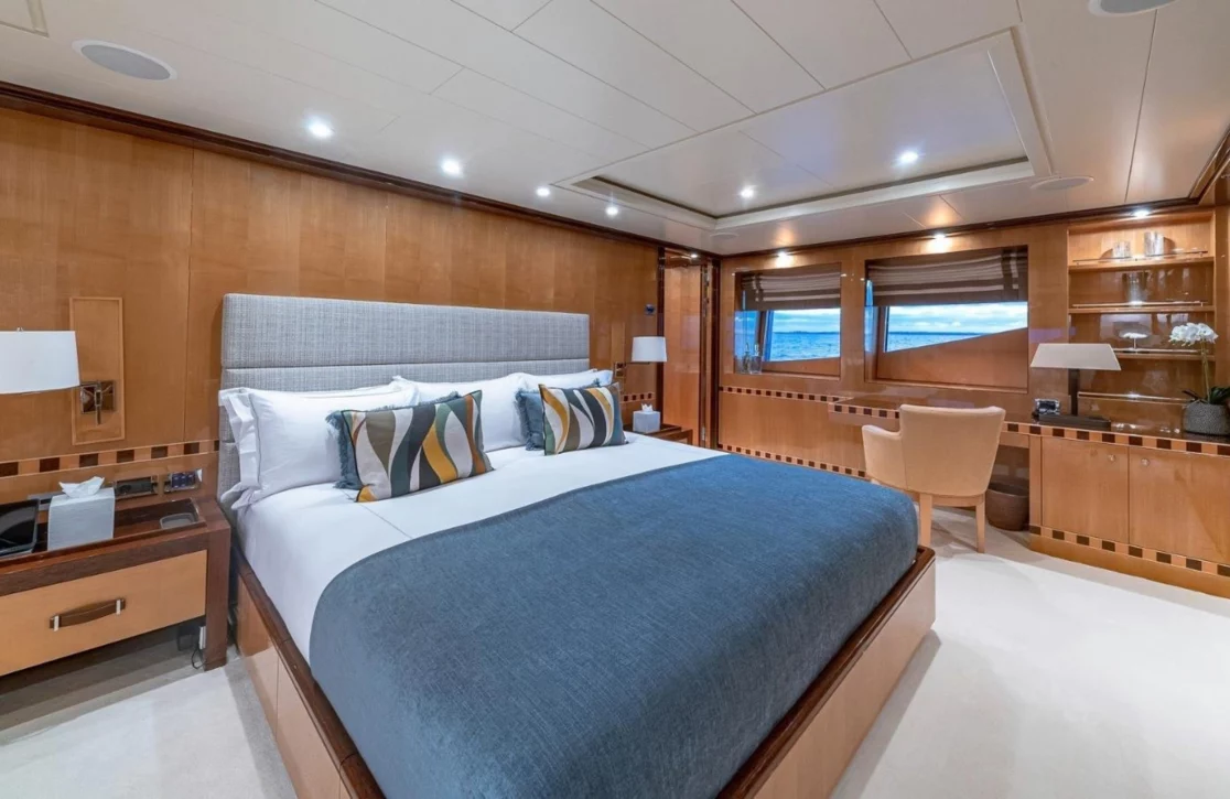 An image of Lind yacht