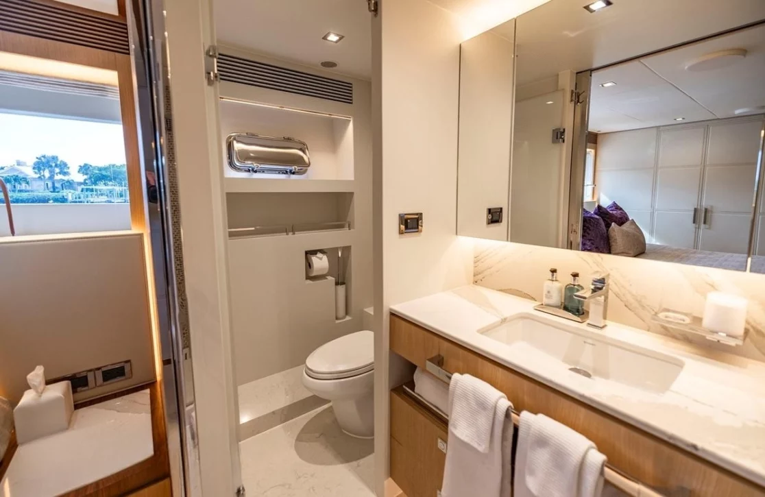 An image of Aqua Life yacht