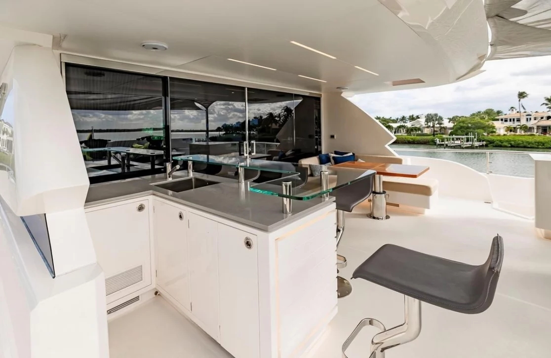 An image of Aqua Life yacht