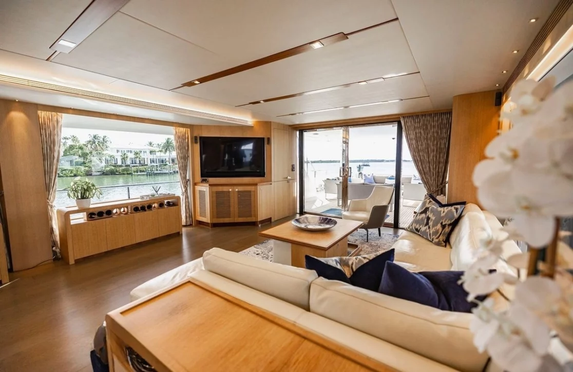 An image of Aqua Life yacht