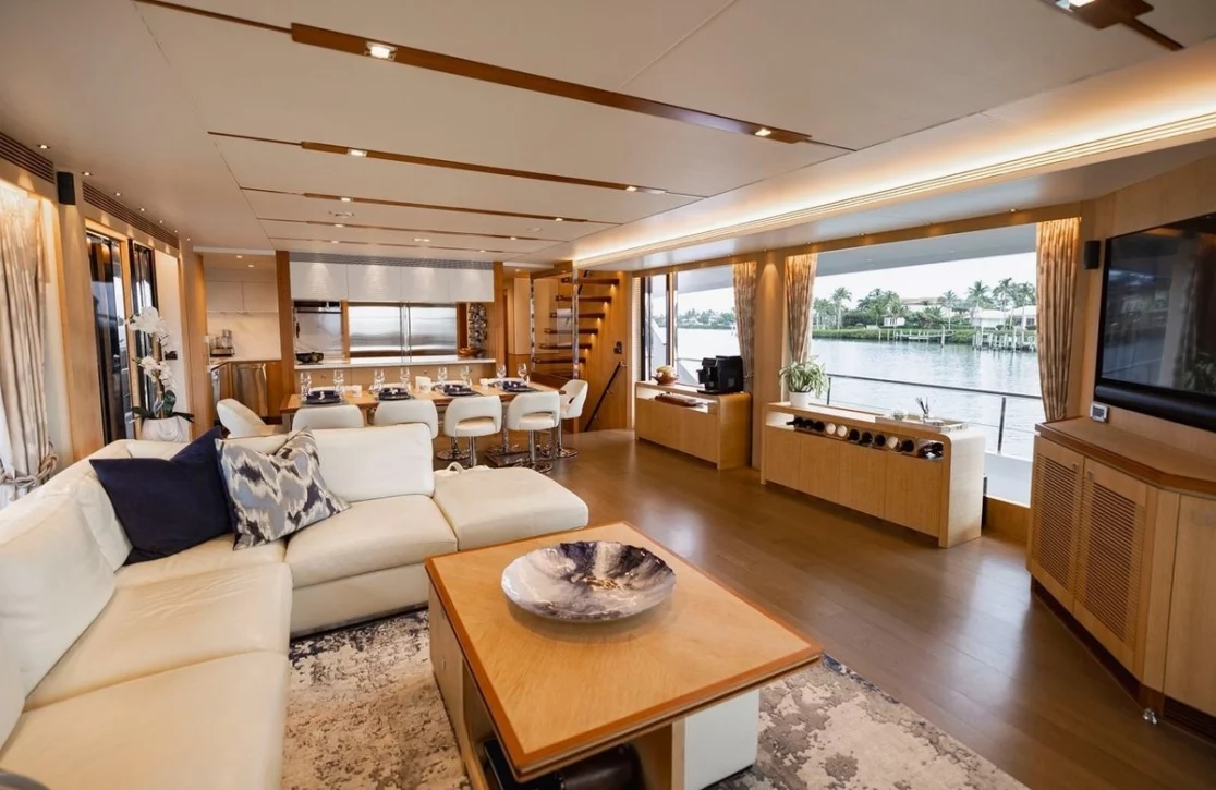 An image of Aqua Life yacht
