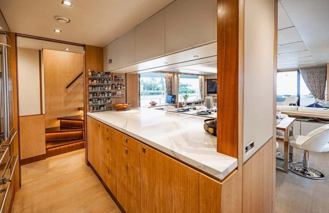 An image of Aqua Life yacht