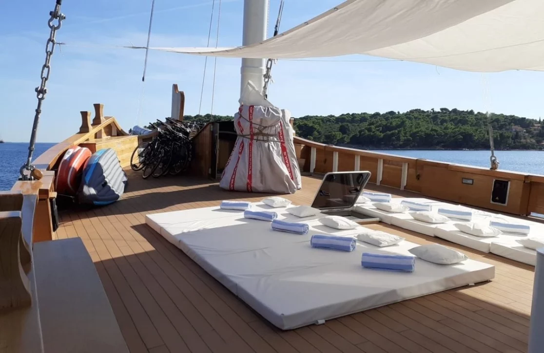 An image of Ardura yacht