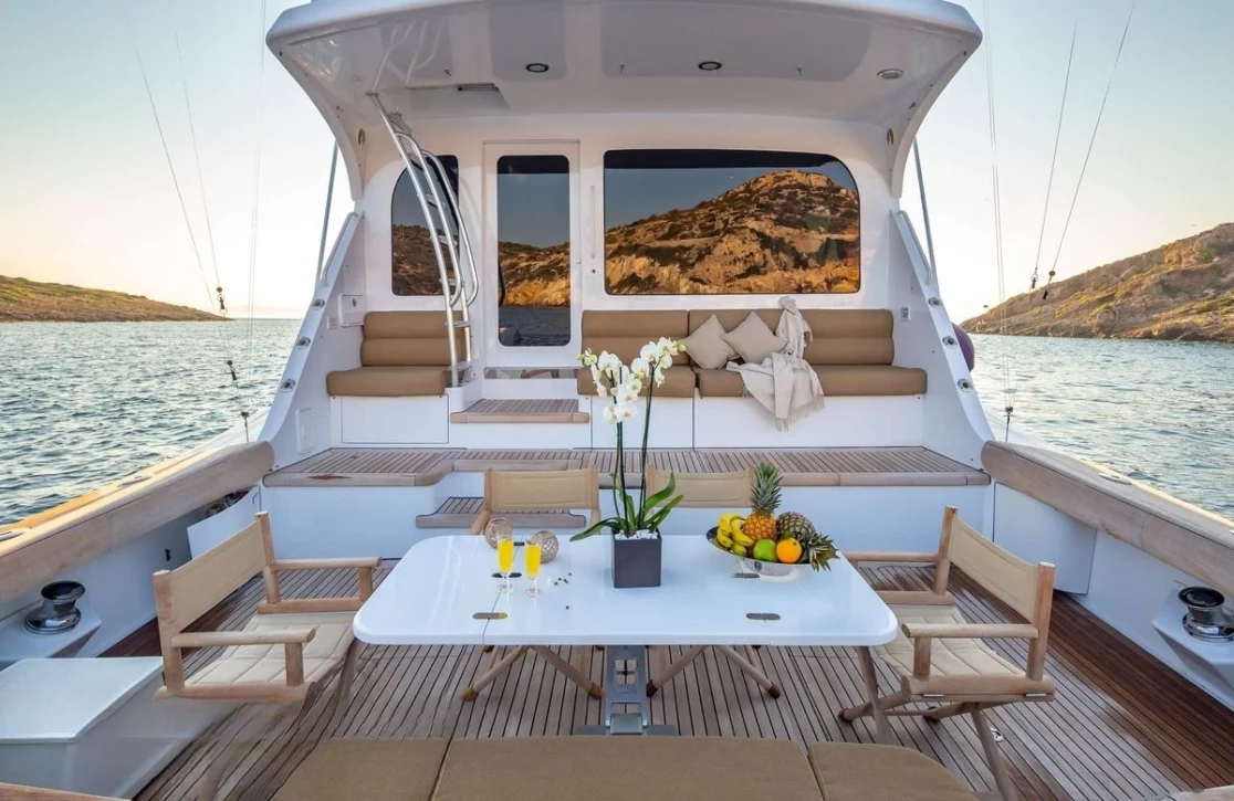An image of Astrape yacht