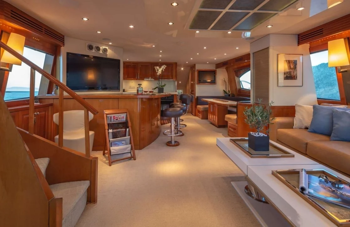 An image of Astrape yacht