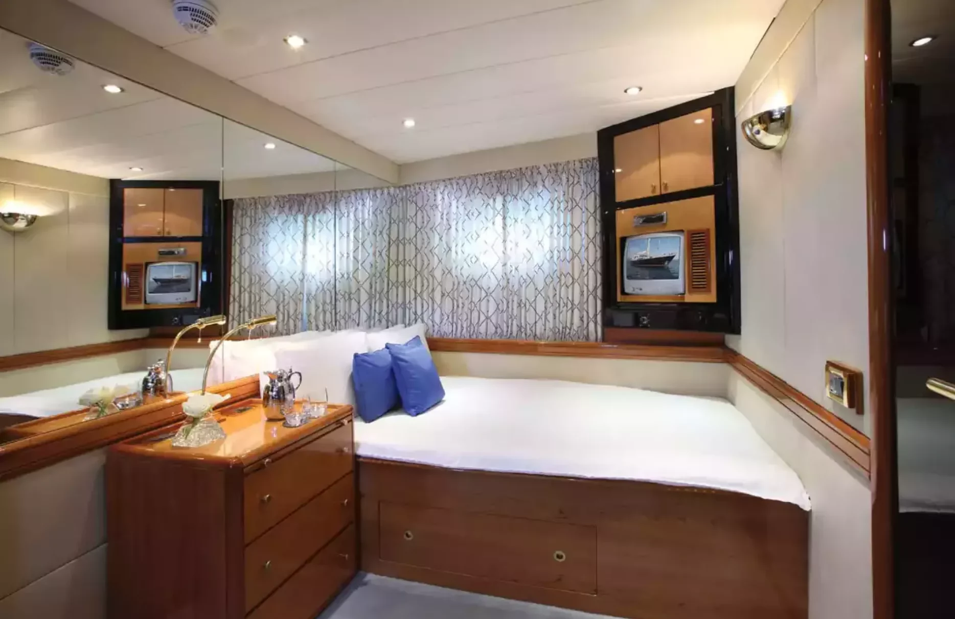 A preview of interior Bedroom cabin