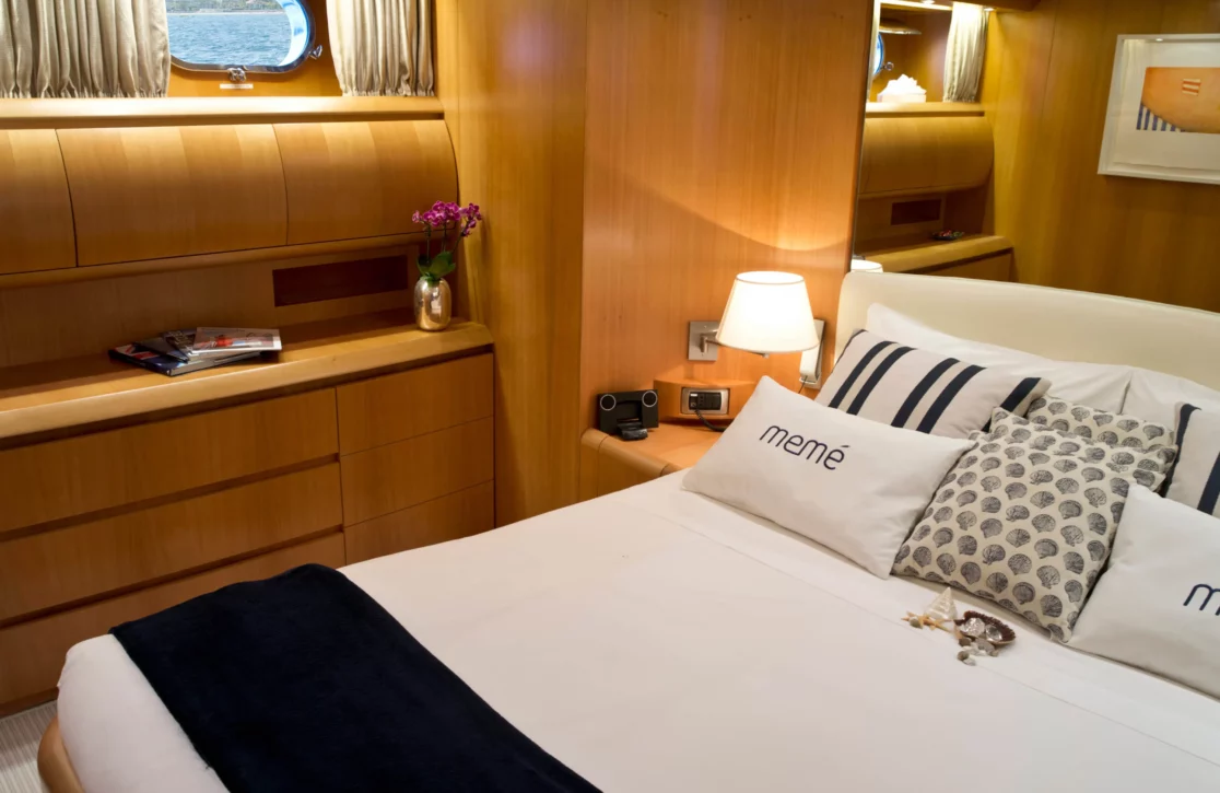 An image of Meme yacht