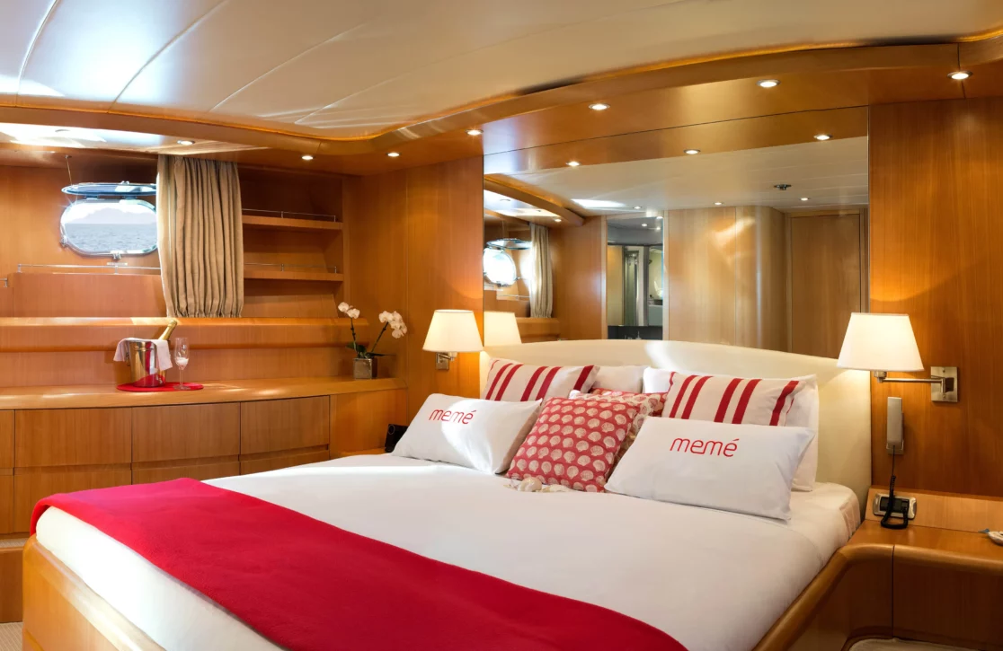 An image of Meme yacht