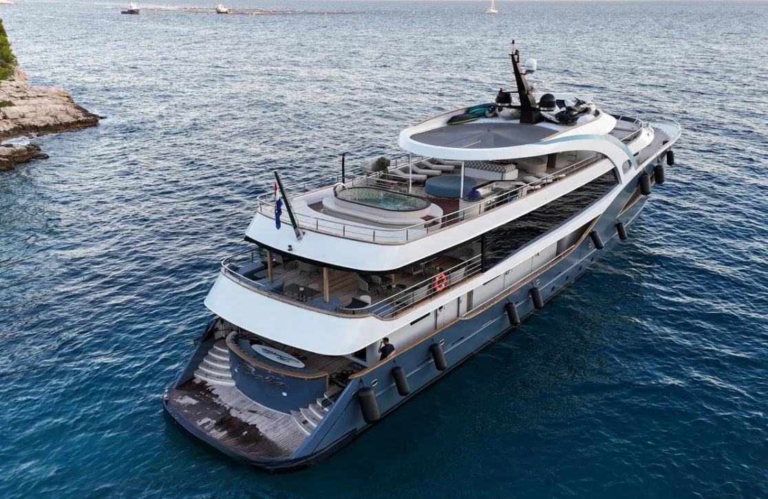 An image of Bella yacht