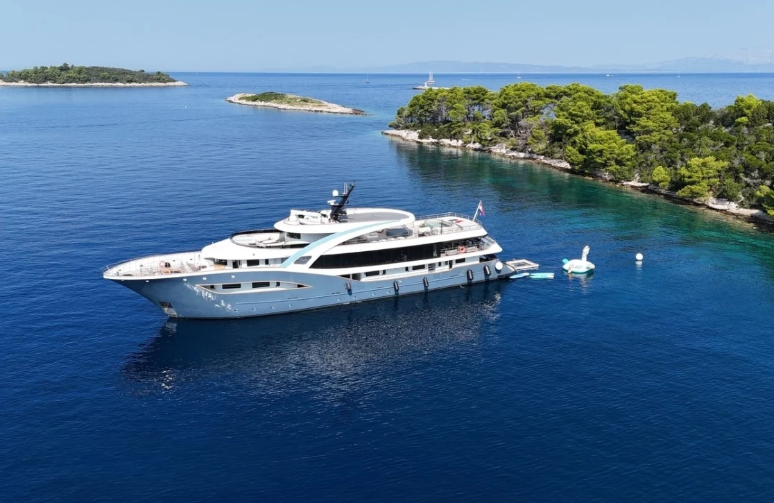 An image of Bella yacht