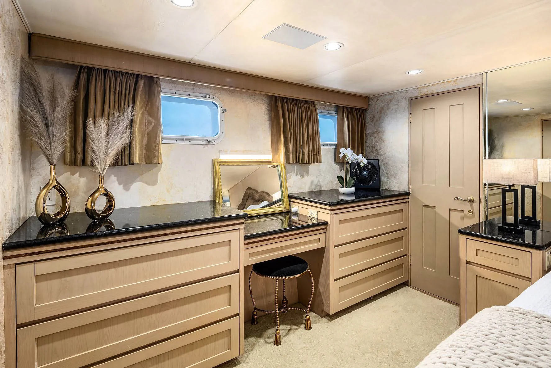 A preview of interior Bedroom cabin