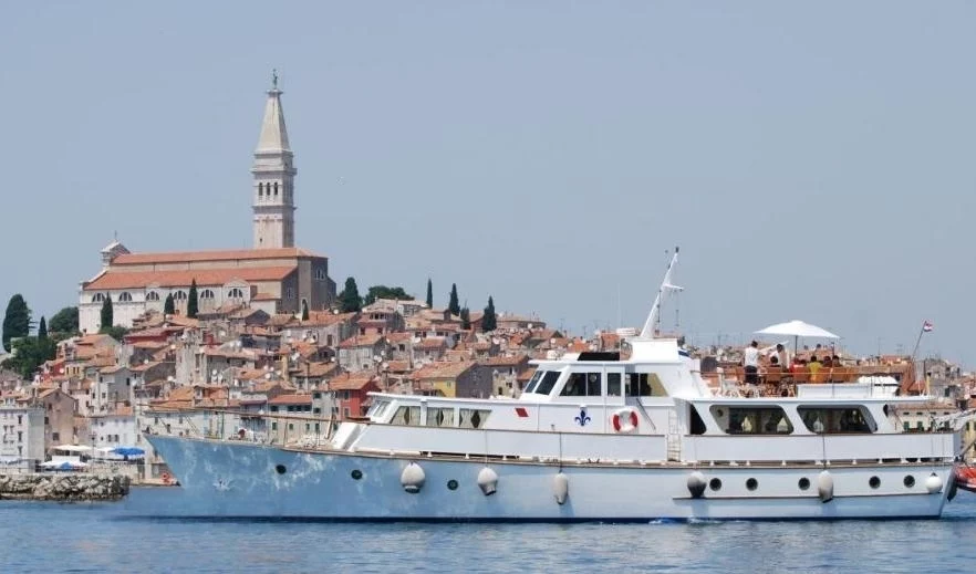 An image of Cadabra yacht