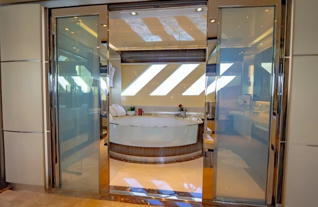 An image of Casual yacht