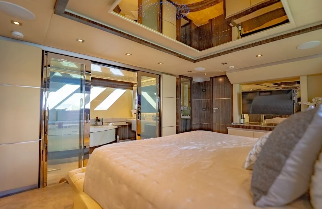 An image of Casual yacht
