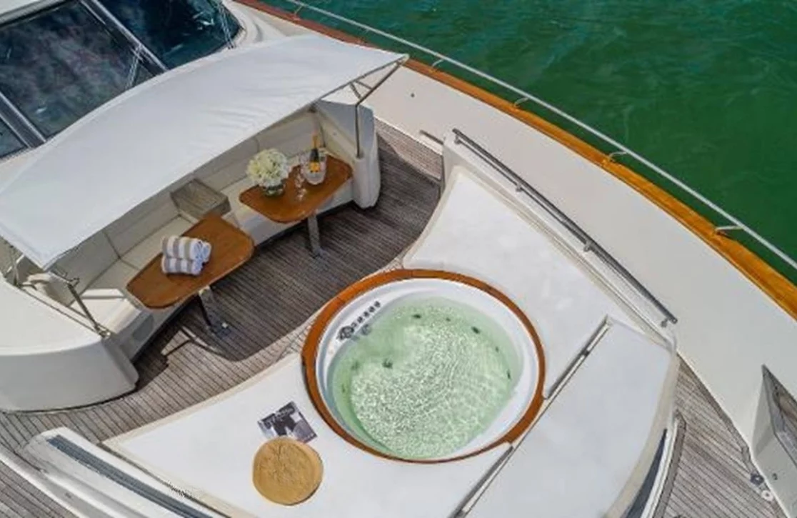 An image of Casual yacht
