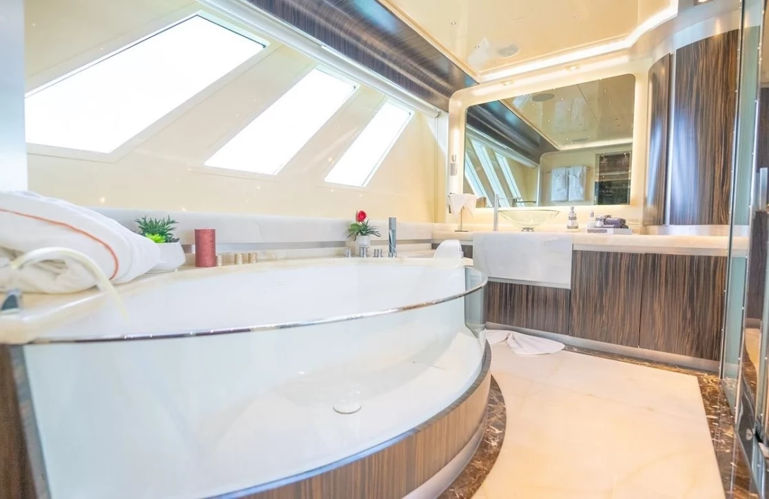 An image of Casual yacht