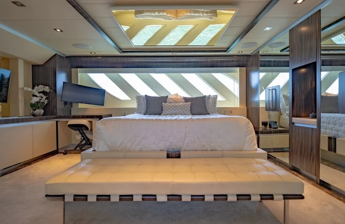 An image of Casual yacht