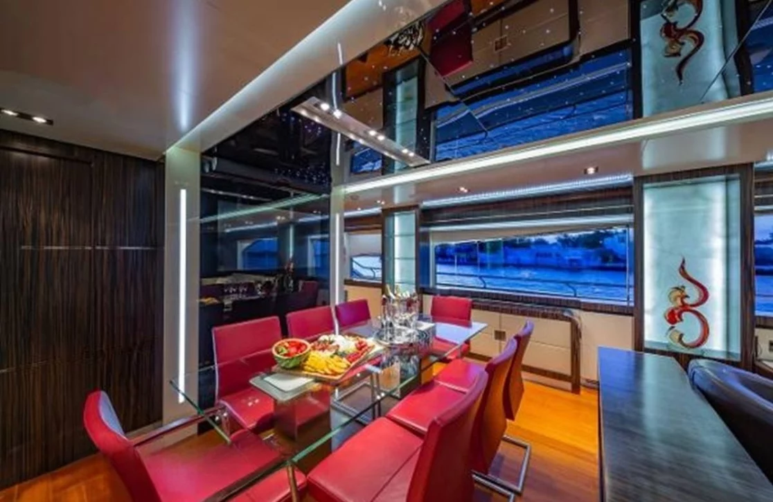 An image of Casual yacht