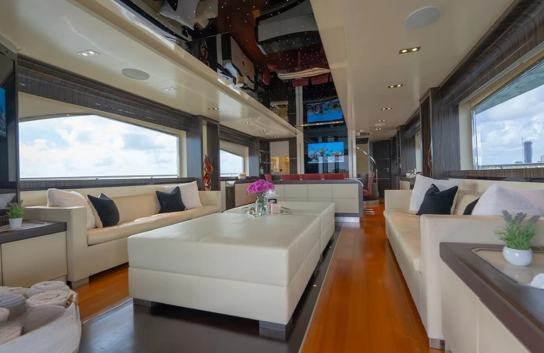 An image of Casual yacht