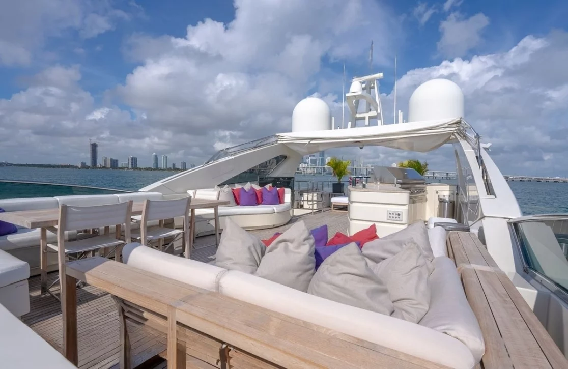 An image of Casual yacht
