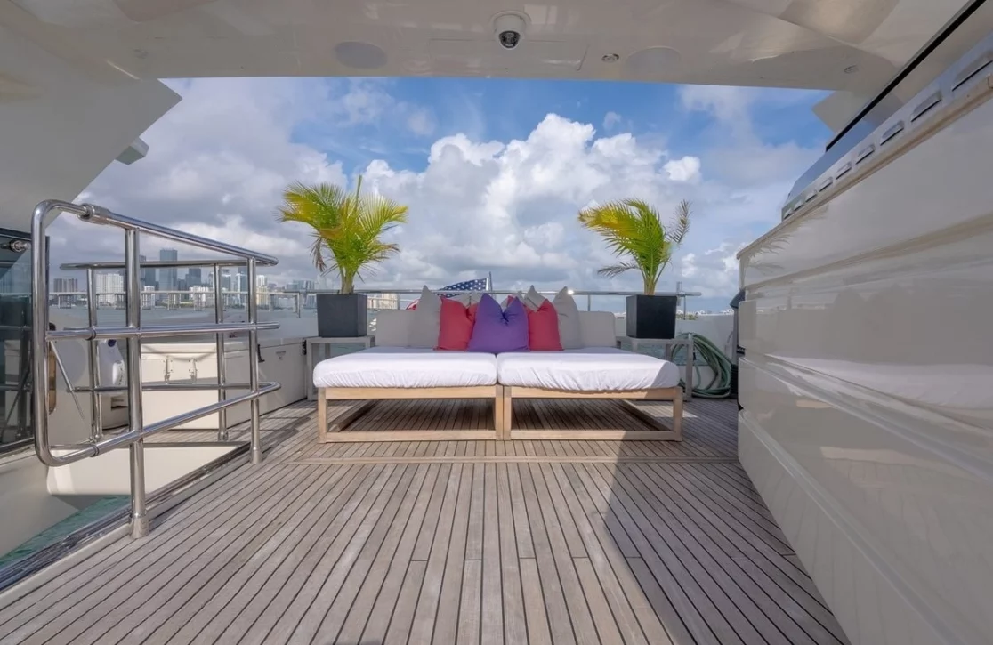 An image of Casual yacht