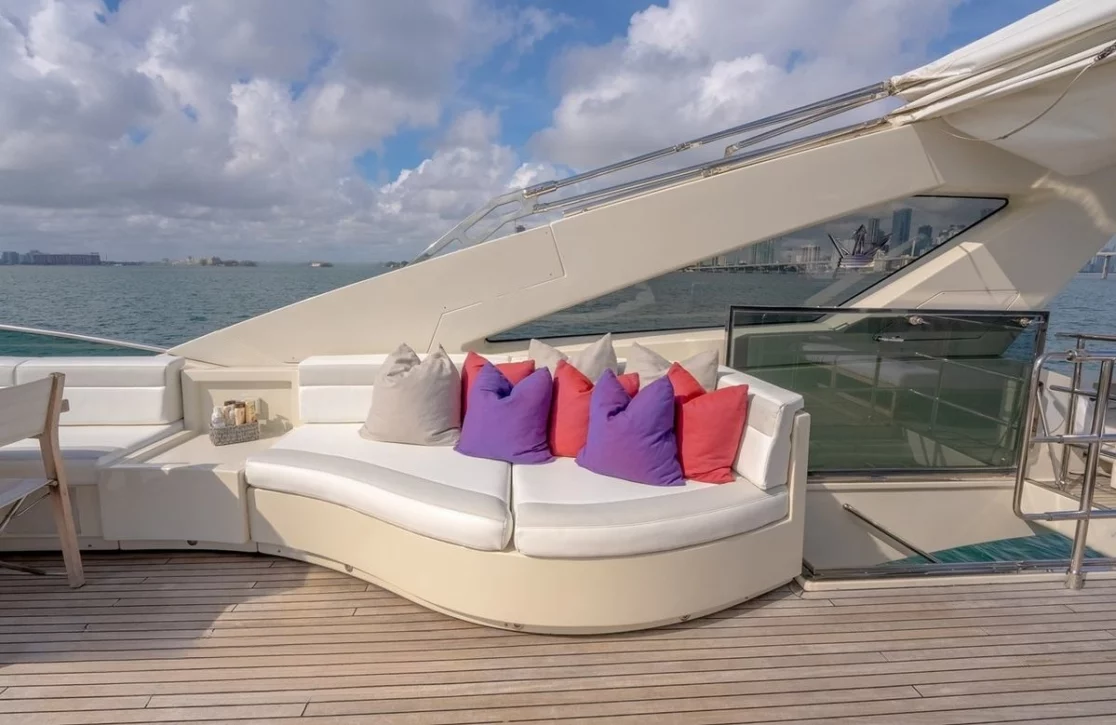 An image of Casual yacht