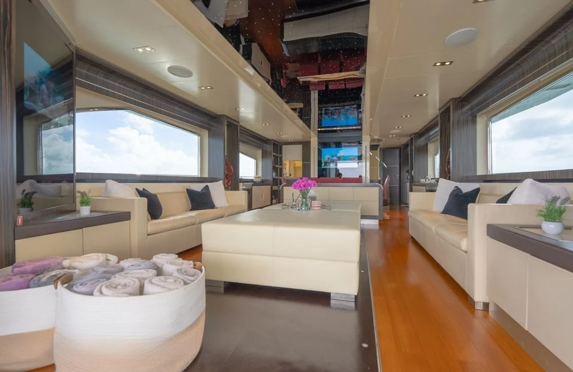 An image of Casual yacht