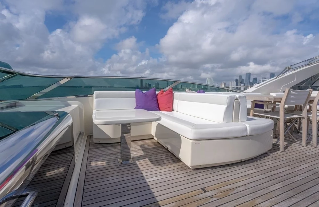 An image of Casual yacht