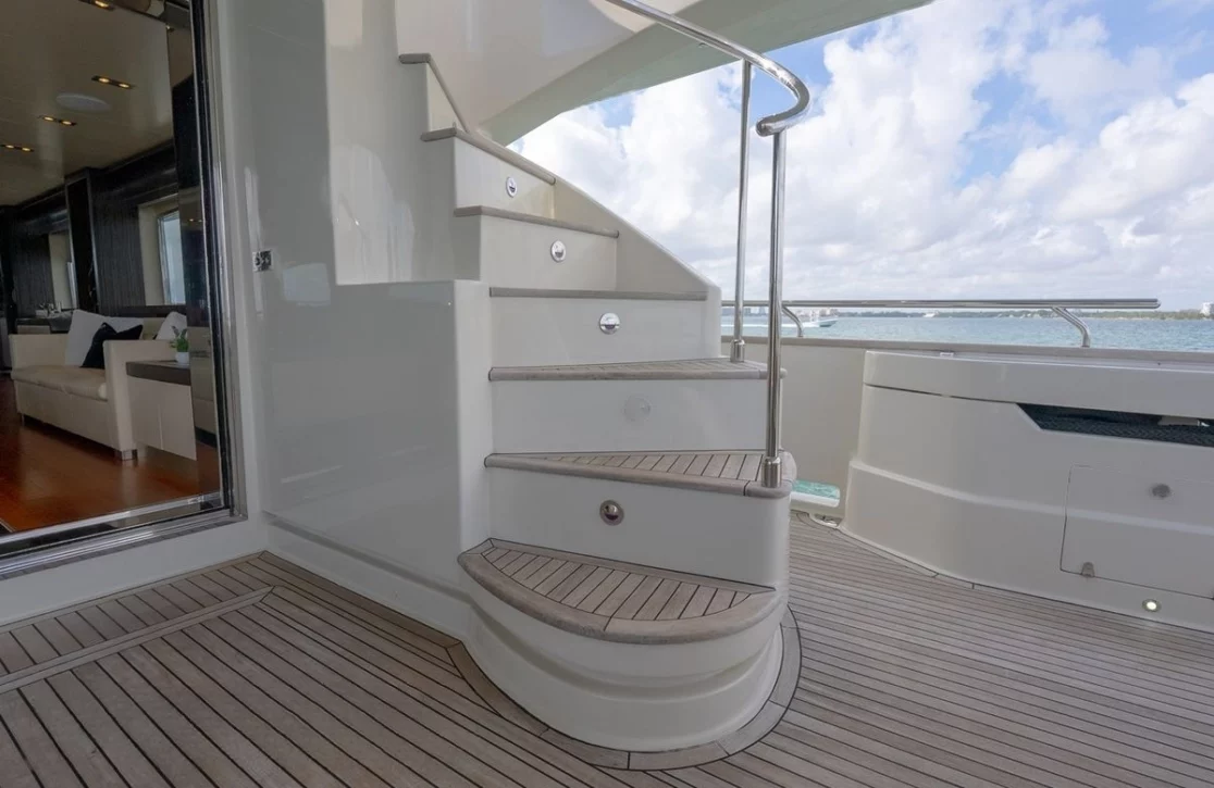 An image of Casual yacht