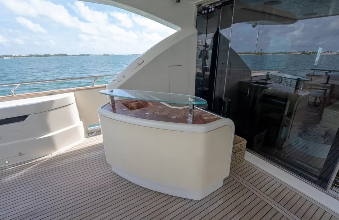 An image of Casual yacht