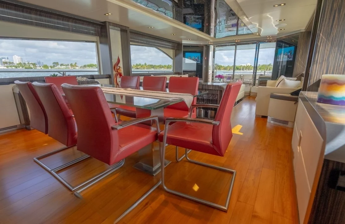 An image of Casual yacht