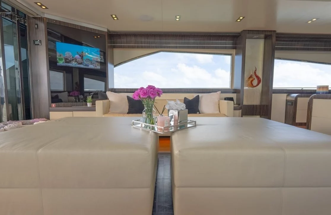 An image of Casual yacht